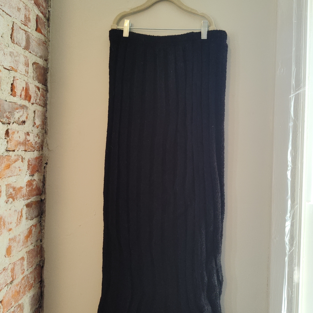 Elegant Black Knit Skirt